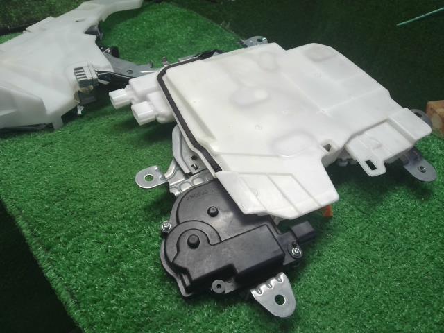 【中古】オデッセイ DBA-RC1 右 リア スライド ドアロックソレノイド 自社品番250612 NH731P