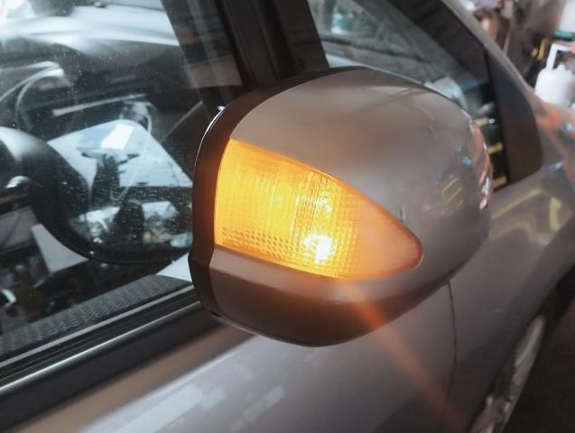 【中古】フィット DAA-GP1 右サイドミラー ドアミラー 76208-TF0-J11 自社品番250648 NH700M