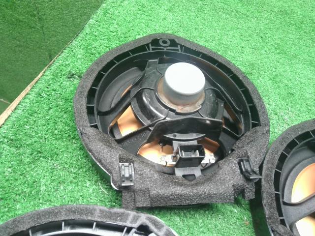 【中古】フィット DAA-GP1 スピーカー 自社品番250648 NH700M