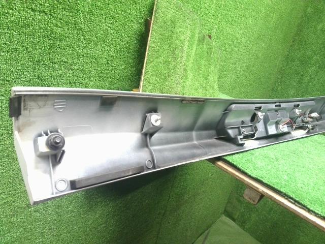 【中古】セレナ DBA-CNC25 ハイマウント ストップランプ 自社品番250650 QX1