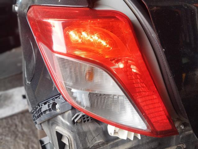 【中古】ヴィッツ DBA-NSP135 左テールランプ 自社品番250658 209