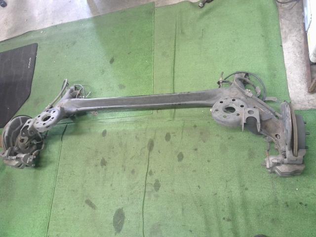 【中古】プリウスα DAA-ZVW41W リア アクスル ホーシング 自社品番250678 202