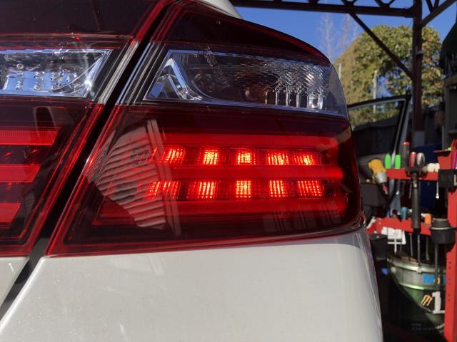 【中古】アコード DAA-CR7 右テールランプ 自社品番250679 NH788P