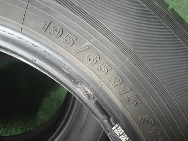 【中古】15インチ サマー 夏タイヤ 22年製 195/65R15 ヨコハマ ブルーアース エコスES301 プリウス外し DAA-ZVW30 自社品番250691 040