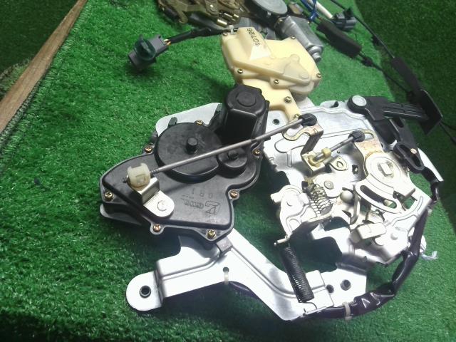 【中古】モビリオスパイク CBA-GK1 左 リア ドアロック ソレノイド 72662-SEY-911 自社品番250700 NH674P