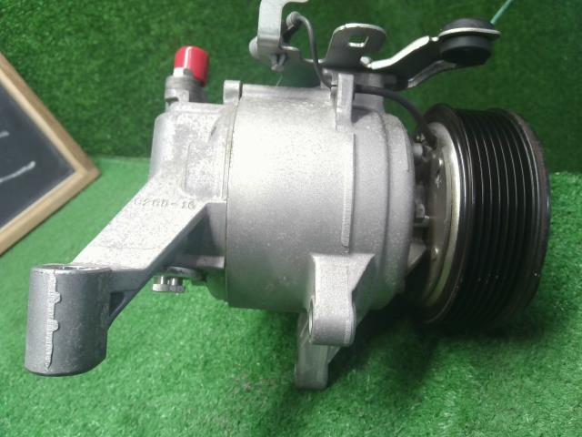 【中古】フォレスター 5AA-SKE エアコンコンプレッサー A/Cコンプレッサー 自社品番250709 M4Y