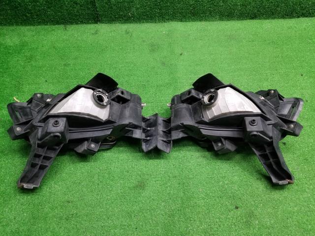 ヴェルファイア DBA-ANH20W 左フォグランプ 右フォグライト81221-12180 自社品番230002