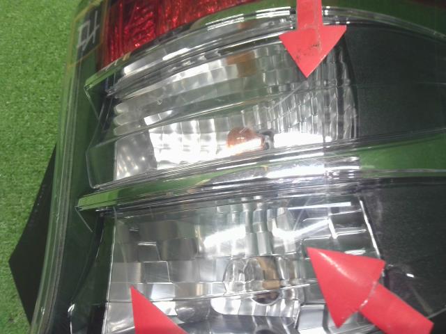 iQ DBA-KGJ10 右テールランプ 81550-74030 自社品番230056