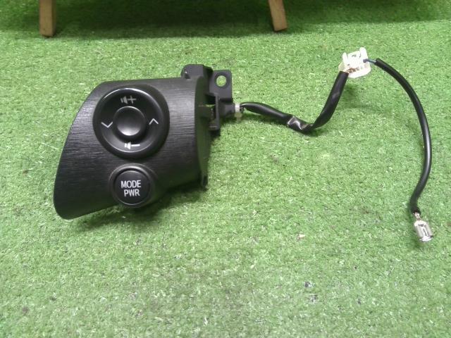 iQ DBA-KGJ10 ステアリングスイッチ 84247-74010-C1 自社品番230056