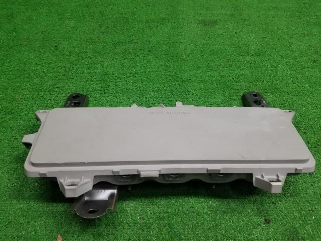 iQ DBA-KGJ10 運転席ニーパット 6B0747110M79 自社品番230056
