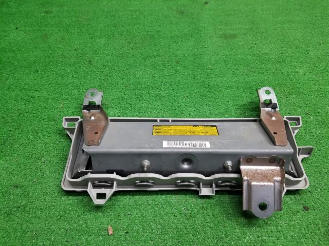 iQ DBA-KGJ10 運転席ニーパット 6B0747110M79 自社品番230056