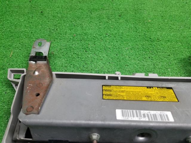 iQ DBA-KGJ10 運転席ニーパット 6B0747110M79 自社品番230056