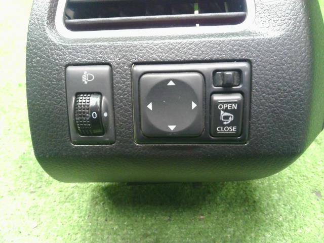 セレナ DAA-HC26 運転席側エアコン吹出口(スイッチ付) 68760-1VA2A 自社品番230071