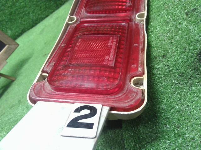 ハコスカ スカイライン GC10 テールランプ右(バルブソケット欠品)左テール枠のみセット ジャンク自社品番 230074