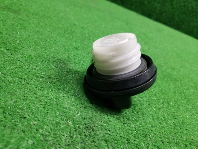 セレナ DBA-FNC26 燃料キャップ フューエルキャップ 17251-JK00A 自社品番230083