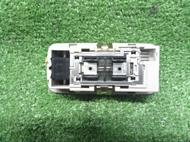 セレナ DBA-FNC26 ルームランプ カーゴランプ 26460-1VA0A 自社品番230083
