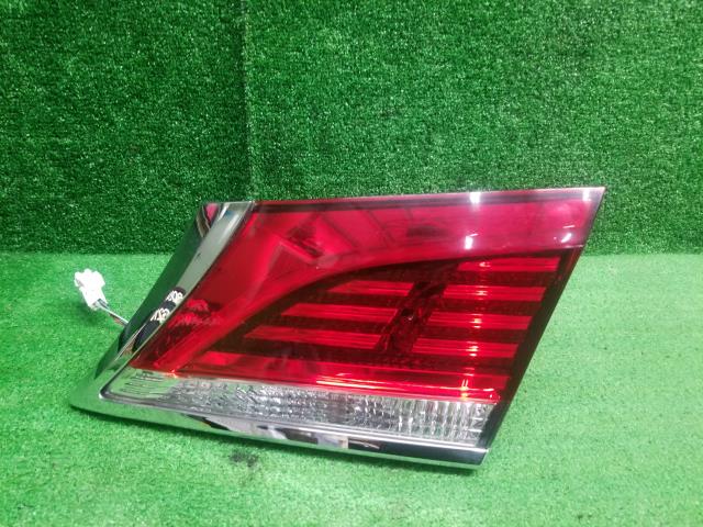 クラウン DAA-AWS210 内側右テールランプ 81581-30521 自社品番230084