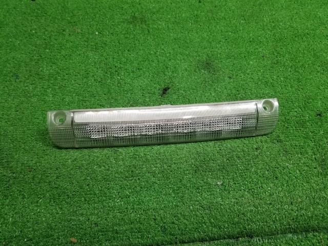 ヴォクシー DBA-ZRR70W ハイマウントストップランプ 81570-42071 自社品番230125