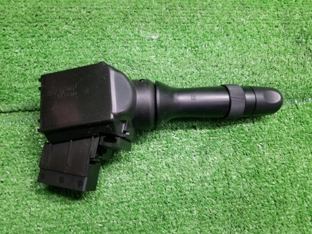 ヴォクシー DBA-ZRR70W ディマースイッチ コンビネーション 84652-48100 自社品番230125