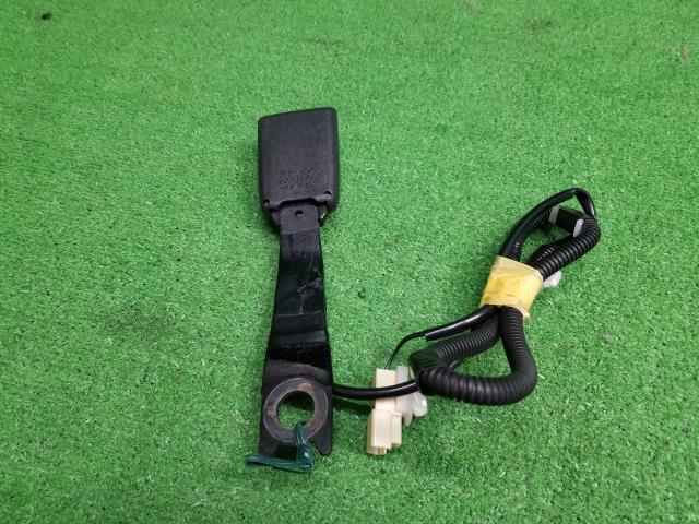 ヴォクシー DBA-ZRR70W ドライバーシートベルトキャッチ 運転席ベルトバックル 73230-28530-B0 自