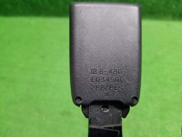 ヴォクシー DBA-ZRR70W ドライバーシートベルトキャッチ 運転席ベルトバックル 73230-28530-B0 自