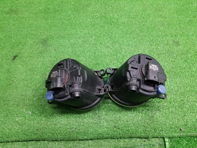 bB DBA-QNC21 左フォグランプ 右フォグライト81220-0D040 自社品番230136