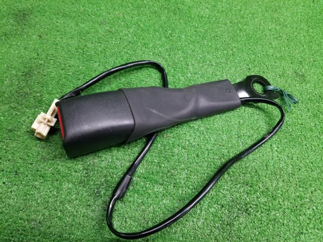bB DBA-QNC21 ドライバーシートベルトキャッチ 運転席ベルトバックル 73230-B1090 自社品番230136