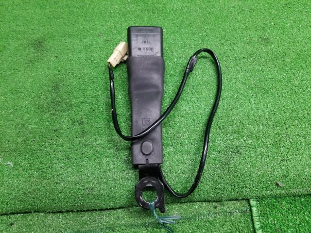 bB DBA-QNC21 ドライバーシートベルトキャッチ 運転席ベルトバックル 73230-B1090 自社品番230136