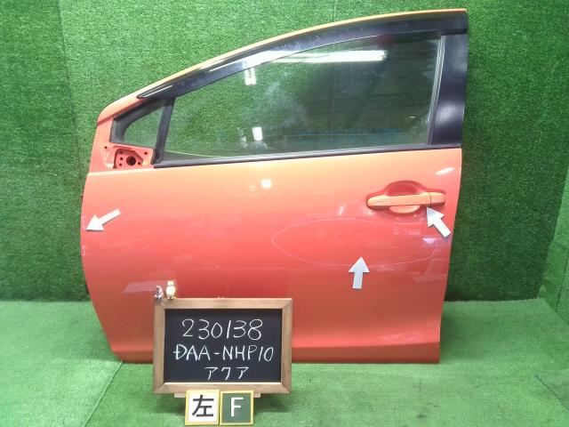 アクア DAA-NHP10 左フロントドア 67002-52540 自社品番230138