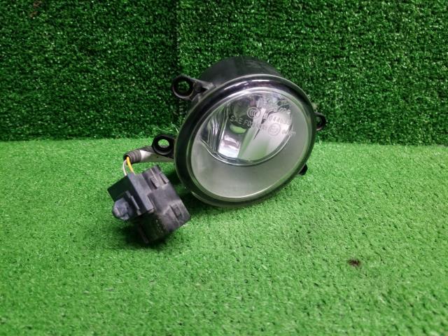 カムリ DAA-AVV50 左フォグランプ メッキカバー付81220-0D042 自社品番230148