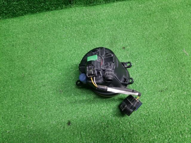 カムリ DAA-AVV50 左フォグランプ メッキカバー付81220-0D042 自社品番230148