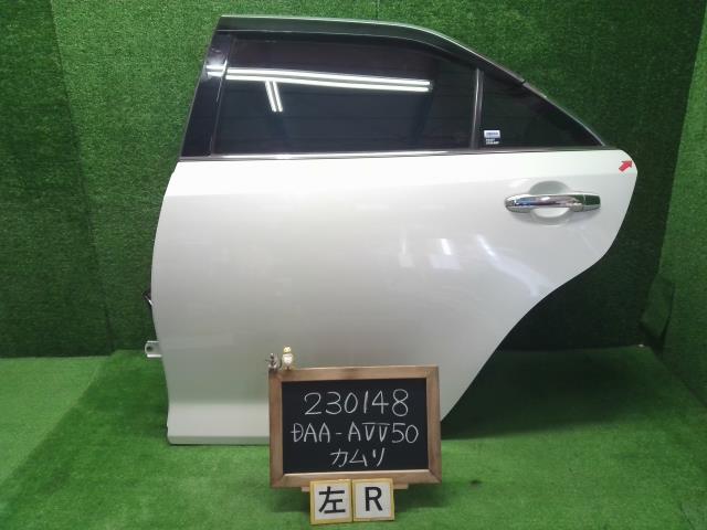 カムリ DAA-AVV50 左リアドア 67004-33200 自社品番230148