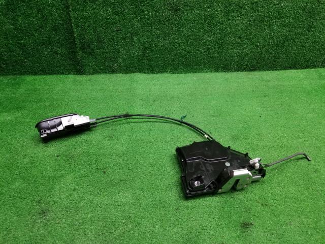 スイフト DBA-ZD11S 右フロントドアロック 82201-63J10 自社品番230189