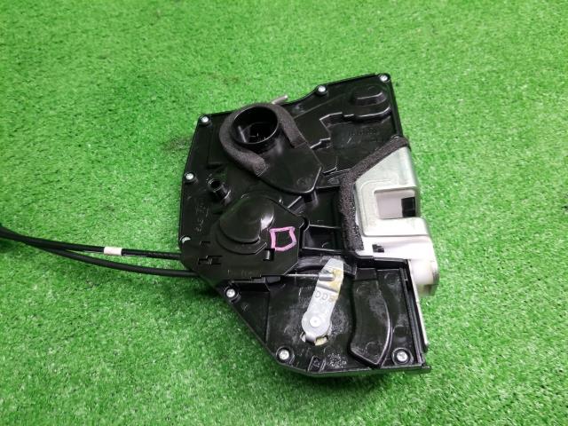 スイフト DBA-ZD11S 右フロントドアロック 82201-63J10 自社品番230189