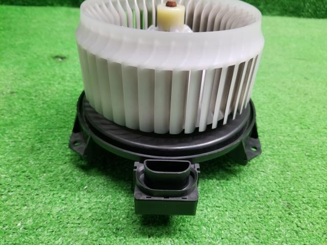 スイフト DBA-ZD11S ヒーターブロアモーター ヒーターモーター 74150-63J00 自社品番230189