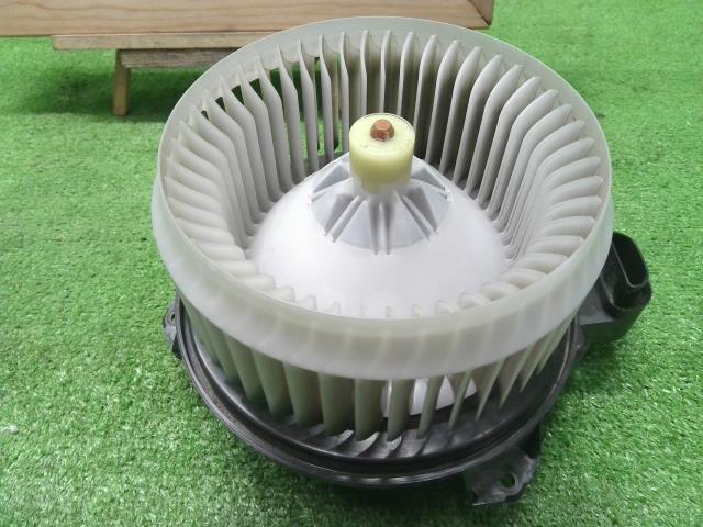 ウィッシュ DBA-ZGE25W ヒーターブロアモーター ヒーターモーター 87130-12531 自社品番230255