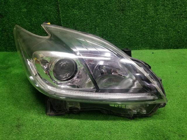 プリウス DAA-ZVW30 右ヘッドランプ 81110-47411 自社品番230320