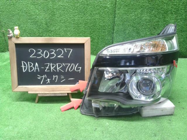 ヴォクシー DBA-ZRR70G 左ヘッドランプ 自社品番230327