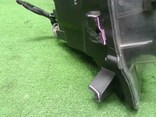 ヴォクシー DBA-ZRR70G 左ヘッドランプ 自社品番230327