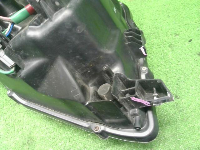 ヴォクシー DBA-ZRR70G 左ヘッドランプ 自社品番230327