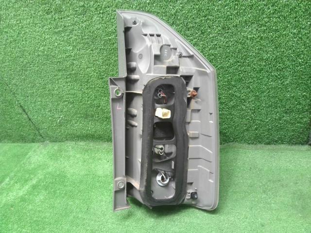 ヴォクシー DBA-ZRR70G 左テールランプ 自社品番230327