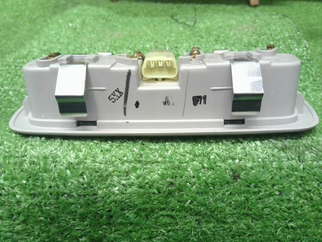ハイエース LDF-KDH206K ルームランプ 81260-16061-B3 自社品番230336