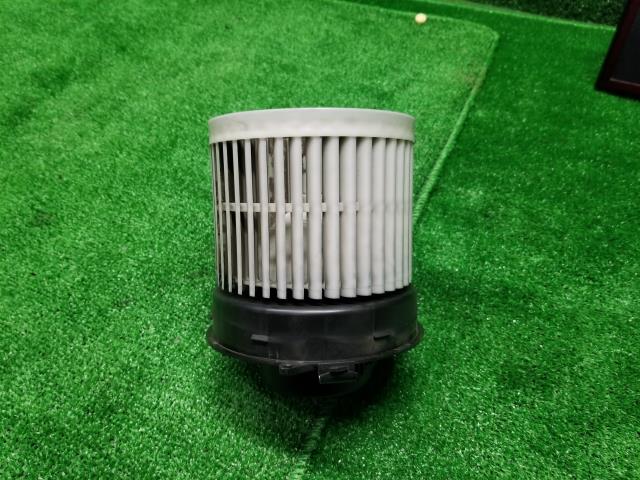 ノート DBA-E12 フロント用ヒーターブロアモーター ヒーターモーター 27226-1HD0B 自社品番230710