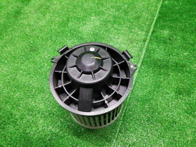 ノート DBA-E12 フロント用ヒーターブロアモーター ヒーターモーター 27226-1HD0B 自社品番230710