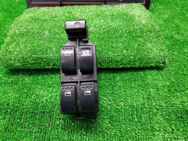 ムーヴラテ DBA-L550S パワーウインドウスイッチ 84820-B2090-000 自社品番230912