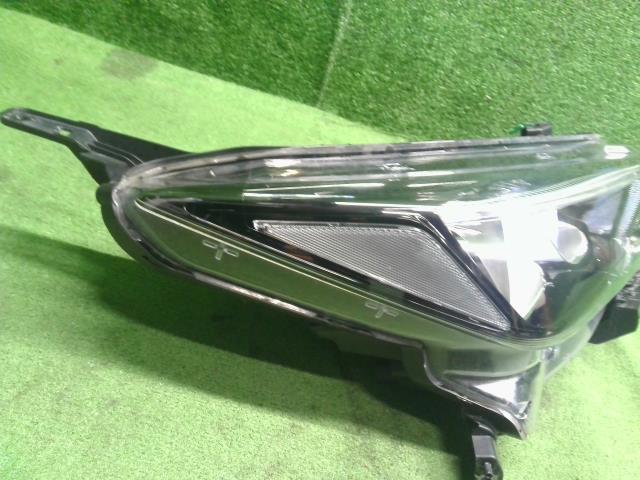 リーフ ZAA-ZE1 右ヘッドランプ　右ヘッドライト　運転席側　LED　イチコ1954 26010-5SK5A 自社品番250002