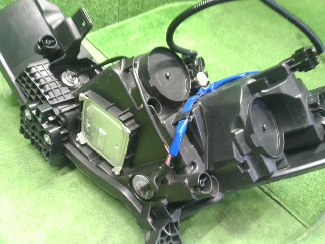 リーフ ZAA-ZE1 右ヘッドランプ　右ヘッドライト　運転席側　LED　イチコ1954 26010-5SK5A 自社品番250002