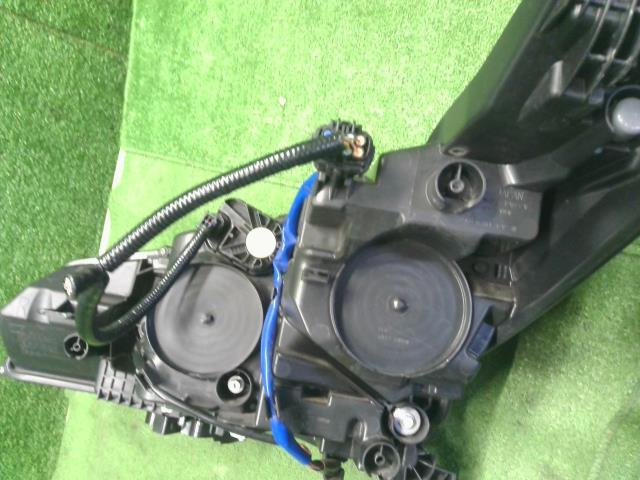 リーフ ZAA-ZE1 右ヘッドランプ　右ヘッドライト　運転席側　LED　イチコ1954 26010-5SK5A 自社品番250002