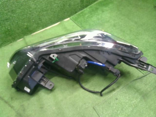 リーフ ZAA-ZE1 右ヘッドランプ　右ヘッドライト　運転席側　LED　イチコ1954 26010-5SK5A 自社品番250002