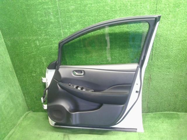 リーフ ZAA-ZE1 右フロントドア　運転席側 UVカット,キーフリー付　H010M-5SKMA 250002　色XBK